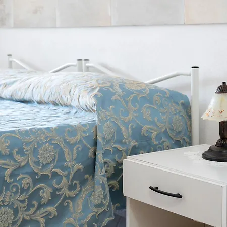 Atenaion Appartement *