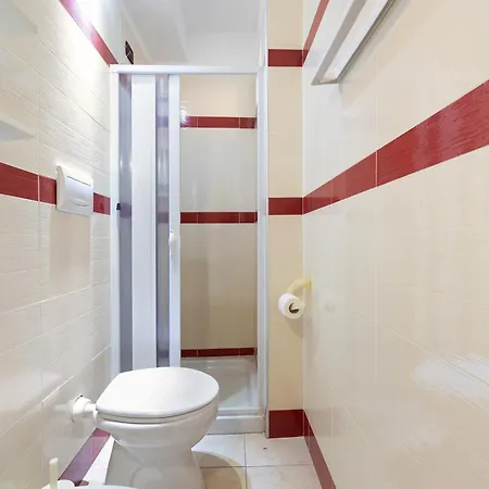 Atenaion Appartement *